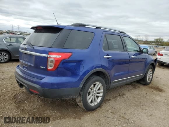 ✅ 2015 Ford Explorer XLT • VIN: 1FM5K8D83FGC59897 • Lot: 87418075. Wystawiony na Copart z przebiegiem 191 136 mil. Bezpłatny archiwum sprzedaży aukcyjnych z USA i szczegółowy raport historii pojazdu na DreamBid. Zdjęcie 3.