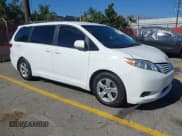 ✅ 2017 Toyota Sienna LE • VIN: 5TDKZ3DCXHS863837 • Lot: 43491475. Listed on IAAI with 94,505 mi. Free auction sales archive from the USA and detailed vehicle history report at DreamBid. Image 1.