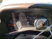 ✅ 2017 Chevrolet Suburban Premier • VIN: 1GNSKJKC4HR210681 • Lot: 76344804. Wystawiony na Copart z przebiegiem 111 065 mil. Bezpłatny archiwum sprzedaży aukcyjnych z USA i szczegółowy raport historii pojazdu na DreamBid. Zdjęcie 9.