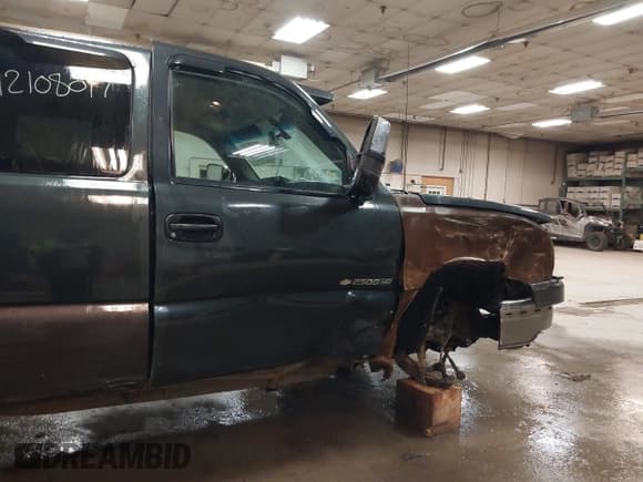 ✅ 2003 Chevrolet Silverado 2500HD LS • VIN: 1GCHK29G33E158624 • Lot: 42108017. Wystawiony na IAAI z przebiegiem 174 462 mil. Bezpłatny archiwum sprzedaży aukcyjnych z USA i szczegółowy raport historii pojazdu na DreamBid. Zdjęcie 6.