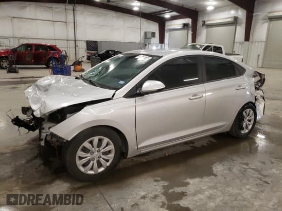✅ 2022 Hyundai Accent SE • VIN: 3KPC24A60NE154840 • Лот: 79179774. Опубликован ранее на Copart с пробегом 51 096 миль. Бесплатный доступ к архиву аукционных продаж из США и подробный отчёт об истории автомобиля на DreamBid. Изображение 1.