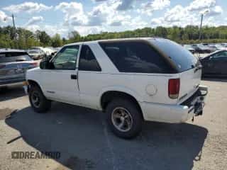 2001 Chevrolet Blazer LS z VIN 1GNCS18W81K145158, wystawiony jako Copart lot #70669324 z przebiegiem 139 629 mil mil oraz Szkoda całkowita • Salvage title. Historia ofert i sprzedaży dostępna na DreamBid. Obrazek 2.