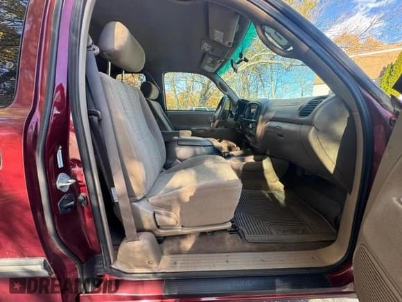 ✅ 2003 Toyota Tundra SR5 • VIN: 5TBBT44113S404011 • Lot: 91626175. Listed on Copart with 201,352 mi. Free auction sales archive from the USA and detailed vehicle history report at DreamBid. Image 5.