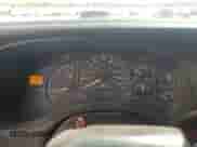 2002 Chevrolet Silverado 1500 LS z VIN 1GCEK14V52Z252823, wystawiony jako Copart lot #52438145 z przebiegiem 219 028 mil mil oraz Szkoda całkowita • Salvage title. Historia ofert i sprzedaży dostępna na DreamBid. Obrazek 9.