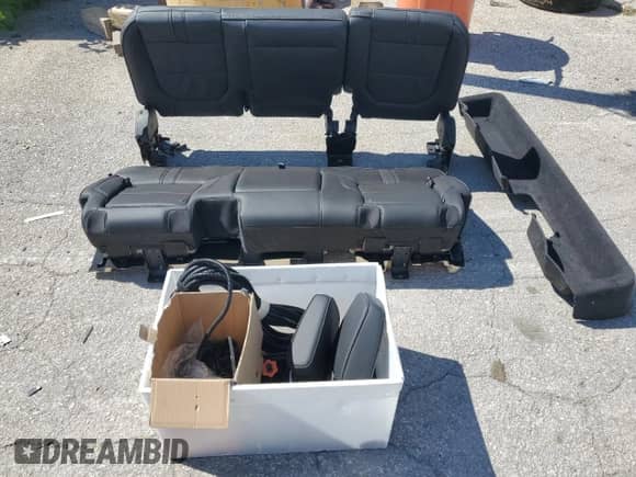 2021 Chevrolet Silverado 3500HD High Country z VIN 1GC4YVEY0MF246295, wystawiony jako Copart lot #70669874 z przebiegiem 134 097 mil mil oraz Szkoda całkowita • Salvage title. Historia ofert i sprzedaży dostępna na DreamBid. Obrazek 14.