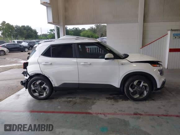 2023 Hyundai Venue Limited z VIN KMHRC8A32PU266009, wystawiony jako IAAI lot #43364487 z przebiegiem 6 798 mil mil oraz . Historia ofert i sprzedaży dostępna na DreamBid. Obrazek 14.