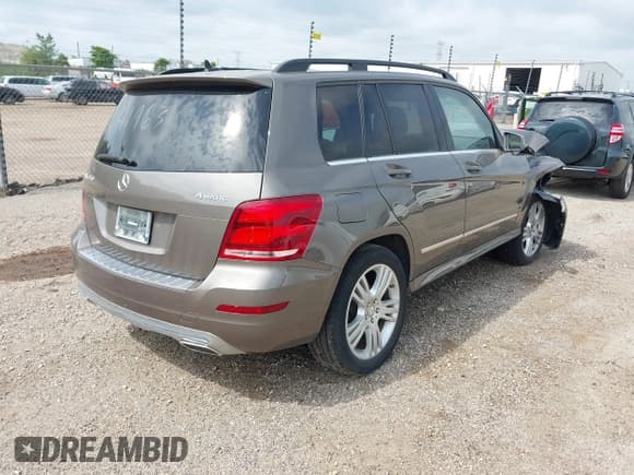 ✅ 2014 Mercedes-Benz GLK 350 • VIN: WDCGG8JBXEG239458 • Лот: 42700098. Опубликован ранее на IAAI с пробегом 57 131 миль. Бесплатный доступ к архиву аукционных продаж из США и подробный отчёт об истории автомобиля на DreamBid. Изображение 4.