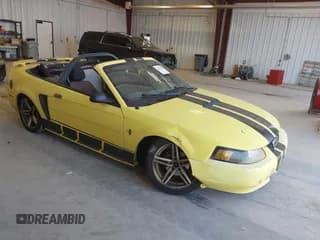 ✅ 2002 Ford Mustang Deluxe • VIN: 1FAFP44462F179550 • Lot: 42478303. Wystawiony na IAAI z przebiegiem 212 220 mil. Bezpłatny archiwum sprzedaży aukcyjnych z USA i szczegółowy raport historii pojazdu na DreamBid. Zdjęcie 1.