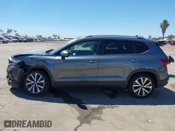 ✅ 2022 Volkswagen Taos SE • VIN: 3VVRX7B25NM037383 • Lot: 43000793. Wystawiony na IAAI z przebiegiem 44 695 mil. Bezpłatny archiwum sprzedaży aukcyjnych z USA i szczegółowy raport historii pojazdu na DreamBid. Zdjęcie 14.