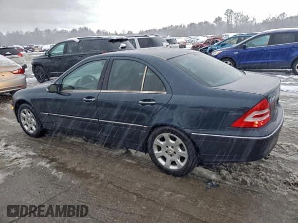 ✅ 2005 Mercedes-Benz C 240 • VIN: WDBRF81J95F657331 • Лот: 95320425. Опубликован ранее на Copart с пробегом 131 410 миль. Бесплатный доступ к архиву аукционных продаж из США и подробный отчёт об истории автомобиля на DreamBid. Изображение 2.