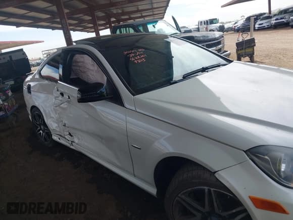 ✅ 2014 Mercedes-Benz C 250 • VIN: WDDGJ4HBXEG289823 • Lot: 42344530. Wystawiony na IAAI z przebiegiem 122 670 mil. Bezpłatny archiwum sprzedaży aukcyjnych z USA i szczegółowy raport historii pojazdu na DreamBid. Zdjęcie 6.