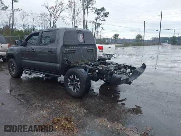 ✅ 2020 Toyota Tacoma SR5 • VIN: 3TMAZ5CN3LM124599 • Lot: 41662626. Listed on IAAI with 99,879 mi. Free auction sales archive from the USA and detailed vehicle history report at DreamBid. Image 3.