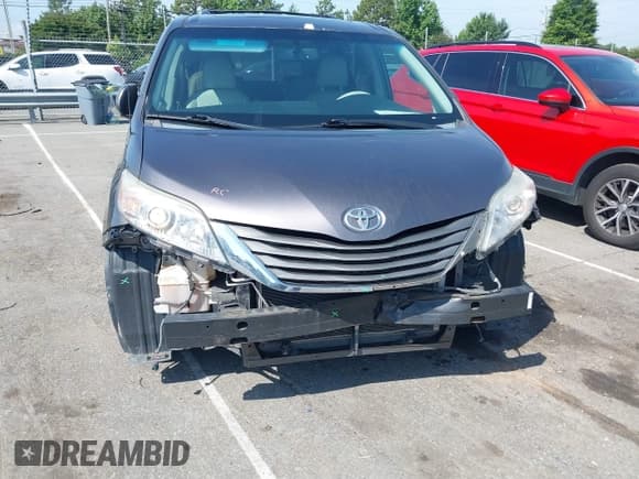 ✅ 2013 Toyota Sienna XLE AAS • VIN: 5TDYK3DC4DS335199 • Lot: 42464627. Listed on IAAI with 163,269 mi. Free auction sales archive from the USA and detailed vehicle history report at DreamBid. Image 6.