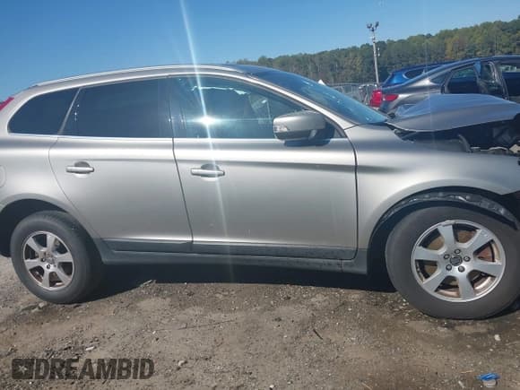 ✅ 2011 Volvo XC60 3.2L • VIN: YV4940DZ1B2203097 • Лот: 43525216. Опубликован ранее на IAAI с пробегом Не указан. Бесплатный доступ к архиву аукционных продаж из США и подробный отчёт об истории автомобиля на DreamBid. Изображение 13.