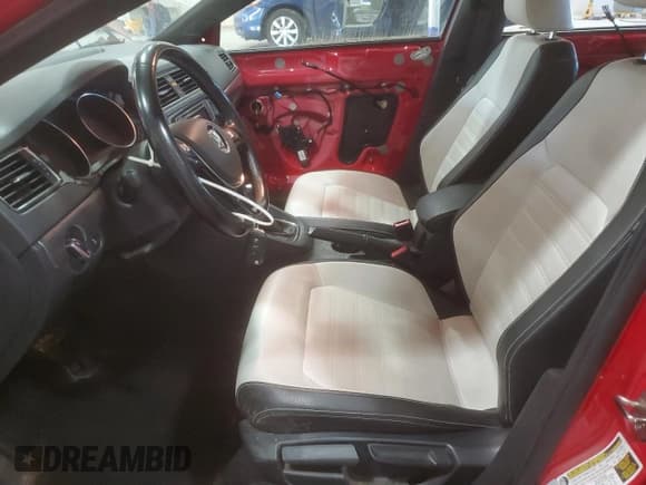 ✅ 2016 Volkswagen Jetta Sport • VIN: 3VWD17AJ5GM270019 • Лот: 92983275. Опубликован ранее на Copart с пробегом 63 697 миль. Бесплатный доступ к архиву аукционных продаж из США и подробный отчёт об истории автомобиля на DreamBid. Изображение 7.