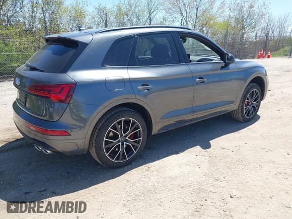 ✅ 2021 Audi SQ5 Premium Plus • VIN: WA1B4AFY1M2001596 • Lot: 42196099. Listed on IAAI with 79,545 mi. Free auction sales archive from the USA and detailed vehicle history report at DreamBid. Image 4.