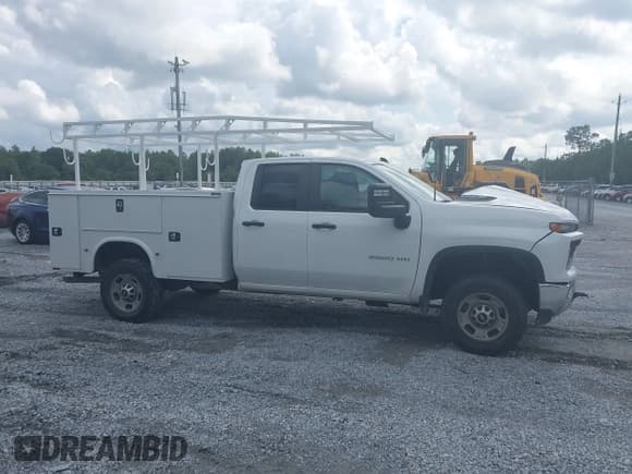 ✅ 2024 Chevrolet Silverado 2500HD • VIN: 1GB2YLE73RF353100 • Лот: 43300422. Опубликован ранее на IAAI с пробегом 15 169 миль. Бесплатный доступ к архиву аукционных продаж из США и подробный отчёт об истории автомобиля на DreamBid. Изображение 13.