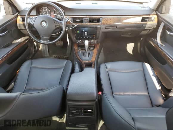 ✅ 2007 BMW 3 Series 328i • VIN: WBAVC53567FZ81411 • Лот: 56689235. Опубликован ранее на Copart с пробегом 143 823 миль. Бесплатный доступ к архиву аукционных продаж из США и подробный отчёт об истории автомобиля на DreamBid. Изображение 8.