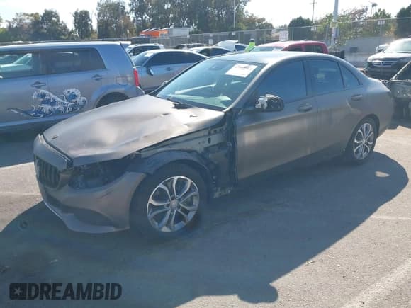 ✅ 2016 Mercedes-Benz C 300 • VIN: 55SWF4JB2GU130727 • Лот: 43413963. Опубликован ранее на IAAI с пробегом 83 382 миль. Бесплатный доступ к архиву аукционных продаж из США и подробный отчёт об истории автомобиля на DreamBid. Изображение 18.