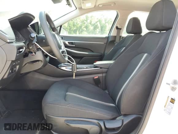 2023 Hyundai Sonata SE z VIN KMHL24JA9PA272214, wystawiony jako Copart lot #68201785 z przebiegiem 57 170 mil mil oraz Szkoda całkowita • Salvage title. Historia ofert i sprzedaży dostępna na DreamBid. Obrazek 7.