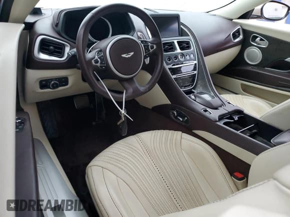 ✅ 2020 Aston Martin DB11 • VIN: SCFRMFCW5LGM08456 • Лот: 78863454. Опубликован ранее на Copart с пробегом Не указан. Бесплатный доступ к архиву аукционных продаж из США и подробный отчёт об истории автомобиля на DreamBid. Изображение 8.