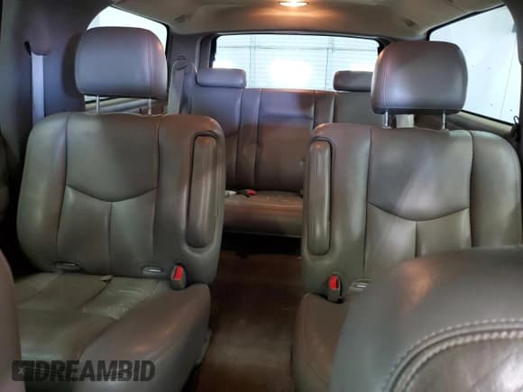 ✅ 2005 Chevrolet Suburban LS • VIN: 3GNFK16ZX5G196927 • Lot: 89928155. Listed on Copart with 224,201 mi. Free auction sales archive from the USA and detailed vehicle history report at DreamBid. Image 10.