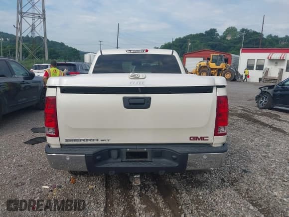 ✅ 2013 GMC Sierra 1500 SLT • VIN: 3GTP2WE71DG309690 • Lot: 42613096. Listed on IAAI with 124,483 mi. Free auction sales archive from the USA and detailed vehicle history report at DreamBid. Image 16.