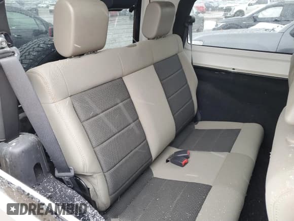 ✅ 2010 Jeep Wrangler Sahara • VIN: 1J4GA5D14AL195879 • Lot: 85555614. Listed on Copart with 86,782 mi. Free auction sales archive from the USA and detailed vehicle history report at DreamBid. Image 10.