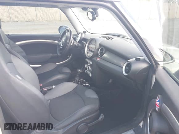 ✅ 2008 MINI Hardtop S • VIN: WMWMF73508TV34154 • Lot: 42806805. Listed on IAAI with 107,501 mi. Free auction sales archive from the USA and detailed vehicle history report at DreamBid. Image 5.