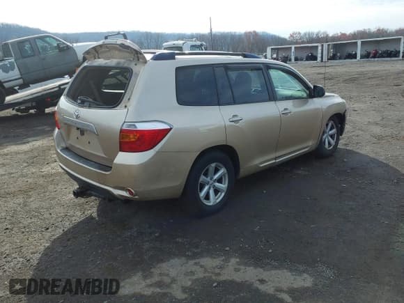 ✅ 2010 Toyota Highlander • VIN: JTEZK3EH0A2106063 • Lot: 43753928. Listed on IAAI with 207,504 mi. Free auction sales archive from the USA and detailed vehicle history report at DreamBid. Image 4.