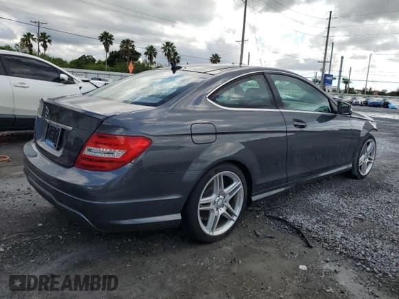 ✅ 2013 Mercedes-Benz C 250 • VIN: WDDGJ4HB3DF965629 • Lot: 56281705. Wystawiony na Copart z przebiegiem 41 541 mil. Bezpłatny archiwum sprzedaży aukcyjnych z USA i szczegółowy raport historii pojazdu na DreamBid. Zdjęcie 3.