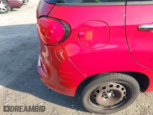 ✅ 2015 FIAT 500L Pop • VIN: ZFBCFAAH3FZ031045 • Lot: 41727244. Listed on IAAI with 143,488 mi. Free auction sales archive from the USA and detailed vehicle history report at DreamBid. Image 18.