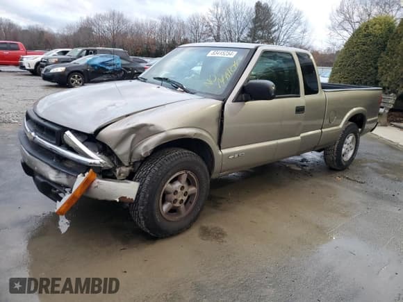 ✅ 2003 Chevrolet S-10 LS • VIN: 1GCDT19X238168971 • Лот: 83415254. Опубликован ранее на Copart с пробегом 138 443 миль. Бесплатный доступ к архиву аукционных продаж из США и подробный отчёт об истории автомобиля на DreamBid. Изображение 1.