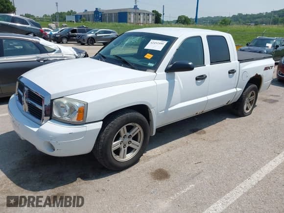✅ 2007 Dodge Dakota ST • VIN: 1D7HW28KX7S270795 • Лот: 42452595. Опубликован ранее на IAAI с пробегом 206 775 миль. Бесплатный доступ к архиву аукционных продаж из США и подробный отчёт об истории автомобиля на DreamBid. Изображение 2.