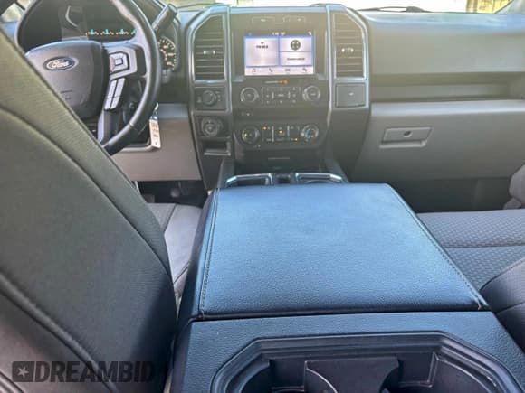 ✅ 2018 Ford F-150 XL • VIN: 1FTEW1E58JKF63303 • Lot: 95147215. Wystawiony na Copart z przebiegiem 124 525 mil. Bezpłatny archiwum sprzedaży aukcyjnych z USA i szczegółowy raport historii pojazdu na DreamBid. Zdjęcie 9.