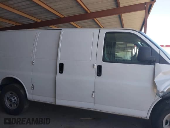 ✅ 2022 GMC Savana Cargo • VIN: 1GTW7AFPXN1139859 • Лот: 42434135. Опубликован ранее на IAAI с пробегом Не указан. Бесплатный доступ к архиву аукционных продаж из США и подробный отчёт об истории автомобиля на DreamBid. Изображение 14.