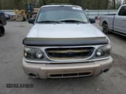 ✅ 2000 Ford Explorer Eddie Bauer • VIN: 1FMDU74E7YZA79125 • Lot: 51285114. Wystawiony na Copart z przebiegiem 278 281 mil. Bezpłatny archiwum sprzedaży aukcyjnych z USA i szczegółowy raport historii pojazdu na DreamBid. Zdjęcie 5.