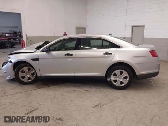 ✅ 2017 Ford Police Interceptor • VIN: 1FAHP2MK0HG133985 • Lot: 41972208. Listed on IAAI with 93,699 mi. Free auction sales archive from the USA and detailed vehicle history report at DreamBid. Image 15.