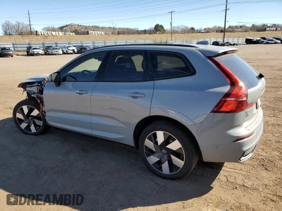 ✅ 2025 Volvo XC60 Plus • VIN: YV4H60RC9S1051022 • Lot: 48400775. Listed on Copart with 637 mi. Free auction sales archive from the USA and detailed vehicle history report at DreamBid. Image 2.