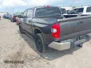 ✅ 2017 Toyota Tundra SR5 • VIN: 5TFEW5F11HX216606 • Lot: 42962329. Wystawiony na IAAI z przebiegiem 100 503 mil. Bezpłatny archiwum sprzedaży aukcyjnych z USA i szczegółowy raport historii pojazdu na DreamBid. Zdjęcie 3.