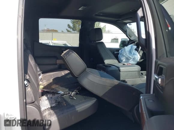 ✅ 2021 Chevrolet Silverado 1500 High Country • VIN: 1GCUYHET0MZ353142 • Lot: 40707765. Wystawiony na IAAI z przebiegiem 20 765 mil. Bezpłatny archiwum sprzedaży aukcyjnych z USA i szczegółowy raport historii pojazdu na DreamBid. Zdjęcie 8.