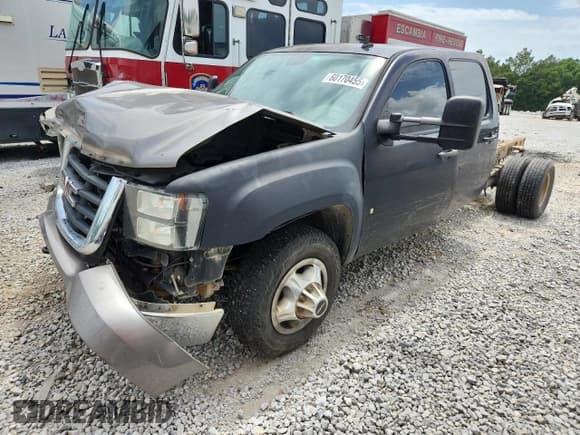 ✅ 2008 GMC Sierra 1500 • VIN: 1GTJC33688F119551 • Лот: 60170455. Опубликован ранее на Copart с пробегом 228 764 миль. Бесплатный доступ к архиву аукционных продаж из США и подробный отчёт об истории автомобиля на DreamBid. Изображение 1.