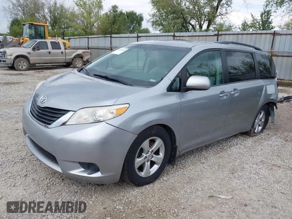 ✅ 2013 Toyota Sienna LE AAS • VIN: 5TDKK3DC5DS348078 • Lot: 43319089. Listed on IAAI with 133,827 mi. Free auction sales archive from the USA and detailed vehicle history report at DreamBid. Image 2.