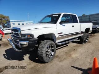 ✅ 1999 Dodge 2500 • VIN: 1B7KF2365XJ579056 • Lot: 92282405. Wystawiony na Copart z przebiegiem 283 433 mil. Bezpłatny archiwum sprzedaży aukcyjnych z USA i szczegółowy raport historii pojazdu na DreamBid. Zdjęcie 1.
