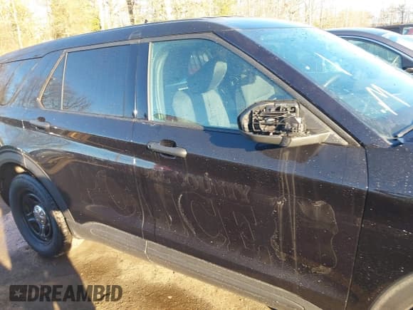 ✅ 2020 Ford Police Interceptor Utility • VIN: 1FM5K8AB6LGB84754 • Lot: 41489713. Wystawiony na IAAI z przebiegiem 76 028 mil. Bezpłatny archiwum sprzedaży aukcyjnych z USA i szczegółowy raport historii pojazdu na DreamBid. Zdjęcie 13.