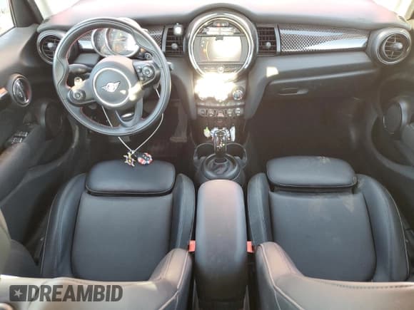 ✅ 2021 MINI Hardtop 4 Door Cooper S • VIN: WMWXU9C0XM2P08606 • Лот: 71801455. Опубликован ранее на Copart с пробегом 34 121 миль. Бесплатный доступ к архиву аукционных продаж из США и подробный отчёт об истории автомобиля на DreamBid. Изображение 8.