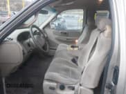 ✅ 2001 Ford F-150 XL • VIN: 1FTRX17W91KA13225 • Lot: 43725335. Wystawiony na IAAI z przebiegiem 157 348 mil. Bezpłatny archiwum sprzedaży aukcyjnych z USA i szczegółowy raport historii pojazdu na DreamBid. Zdjęcie 5.