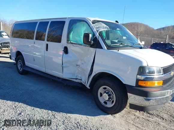 ✅ 2020 Chevrolet Express Passenger LT • VIN: 1GAZGPFG4L1209801 • Lot: 40992985. Listed on IAAI with 96,647 mi. Free auction sales archive from the USA and detailed vehicle history report at DreamBid. Image 1.