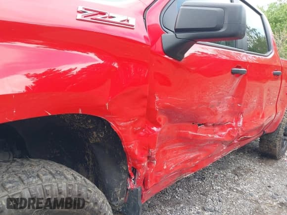 ✅ 2023 Chevrolet Silverado 1500 Custom Trail Boss • VIN: 3GCPDCEK3PG202089 • Lot: 42170434. Wystawiony na IAAI z przebiegiem 55 542 mil. Bezpłatny archiwum sprzedaży aukcyjnych z USA i szczegółowy raport historii pojazdu na DreamBid. Zdjęcie 6.