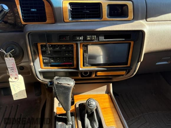 ✅ 1996 Toyota Land Cruiser • VIN: JT3HJ85J1T0117272 • Лот: 90933195. Опубликован ранее на Copart с пробегом 314 451 миль. Бесплатный доступ к архиву аукционных продаж из США и подробный отчёт об истории автомобиля на DreamBid. Изображение 9.